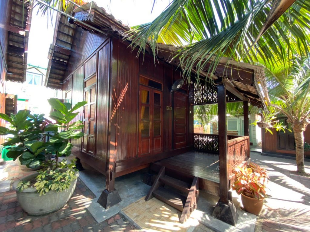 Rumah Kayu Beranda Puteri Qashrina Chalet 