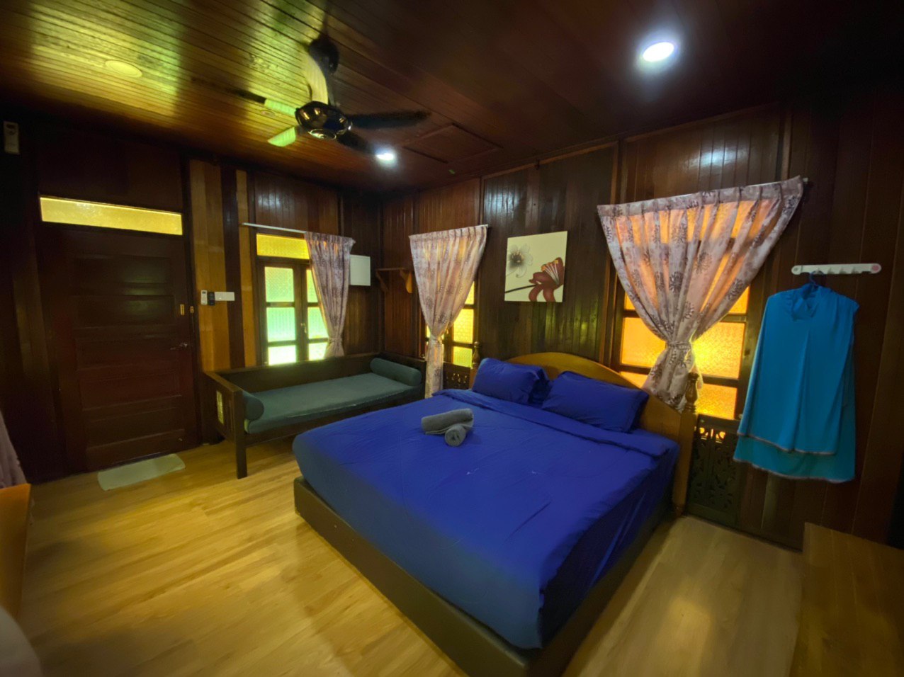 RUMAH KAYU BERANDA PANTAI PUTERI 1